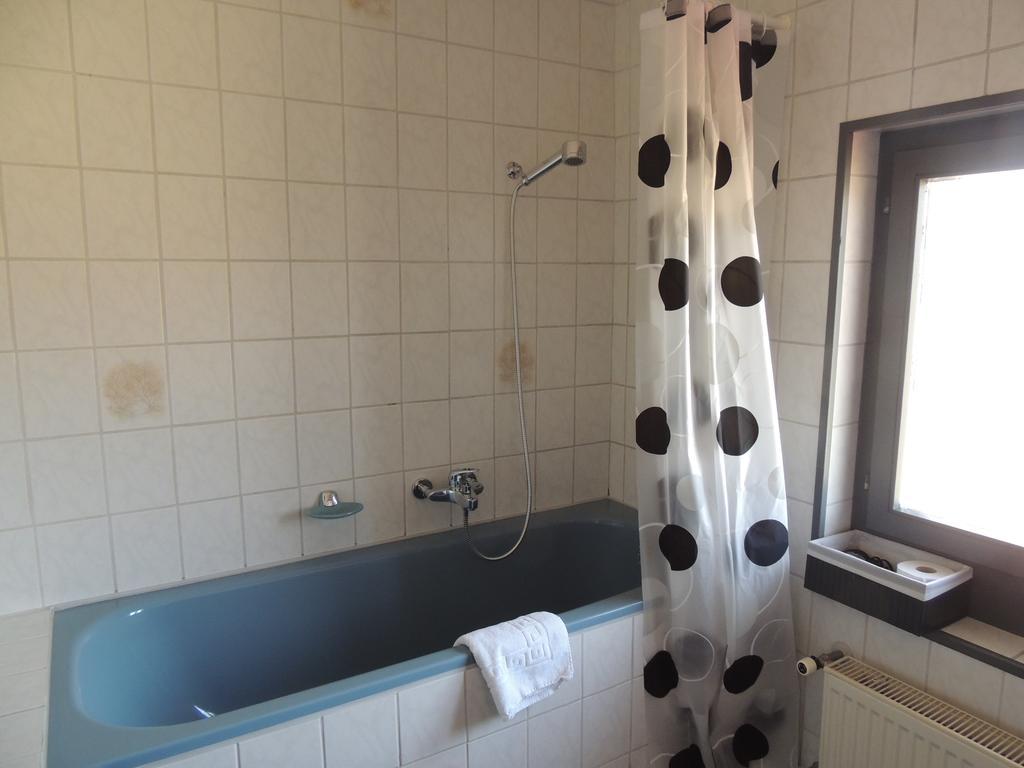 Hotel De La Gare Cousset Стая снимка